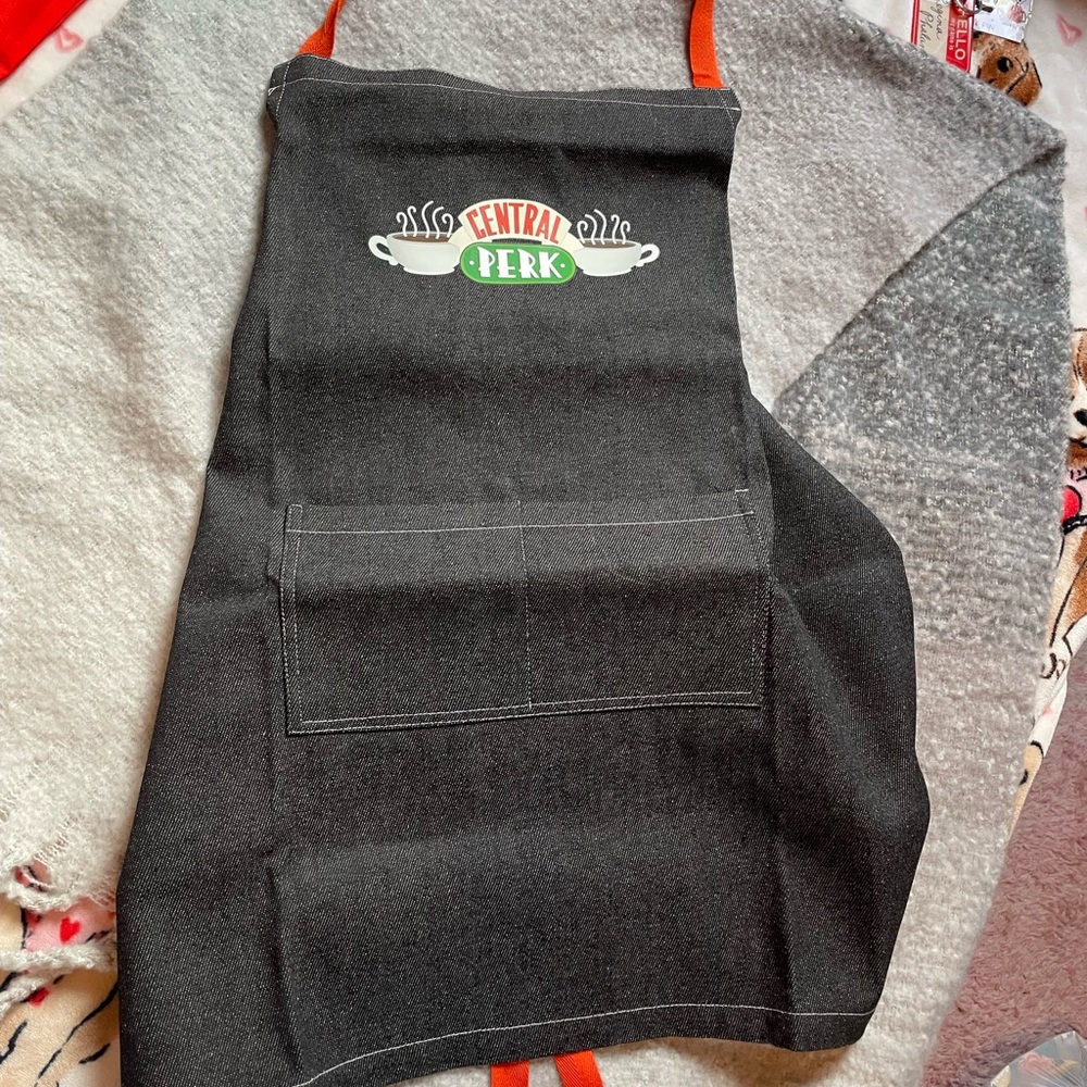 NWT FRIENDS Apron.